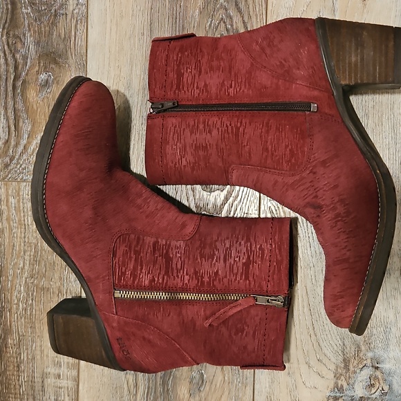 TAOS Shaka 2 Womens Ankle Boots - Picture 2 of 11